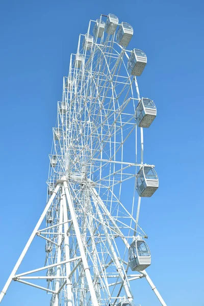 Attraktion Riesenrad Auf Blauem Himmel Hintergrund — Stockfoto