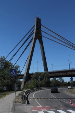 Çelik ve modern köprü