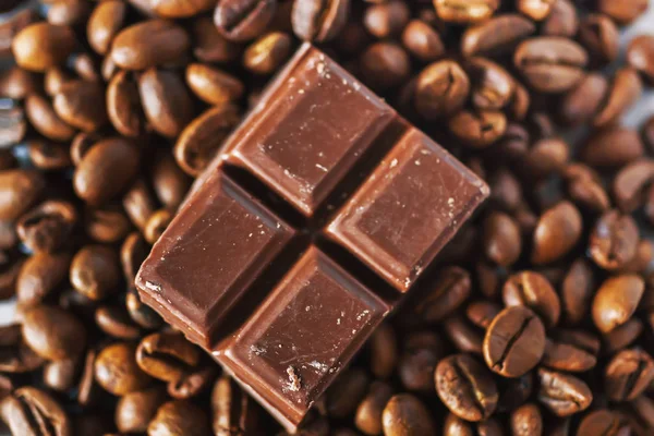 Chokladkaka Kaffebönor Närbild Royaltyfria Stockbilder