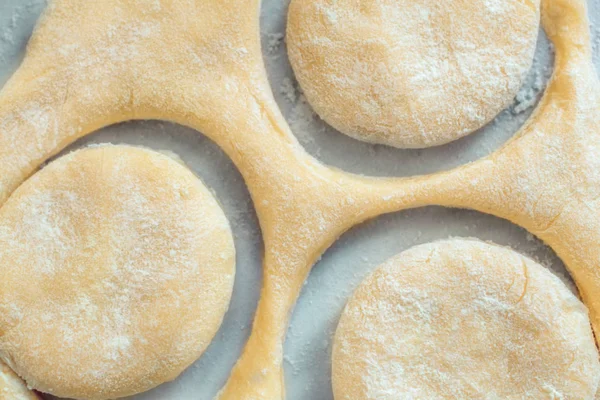 Pasta Biscotti Vicino Sul Tavolo Prima Della Cottura — Foto Stock