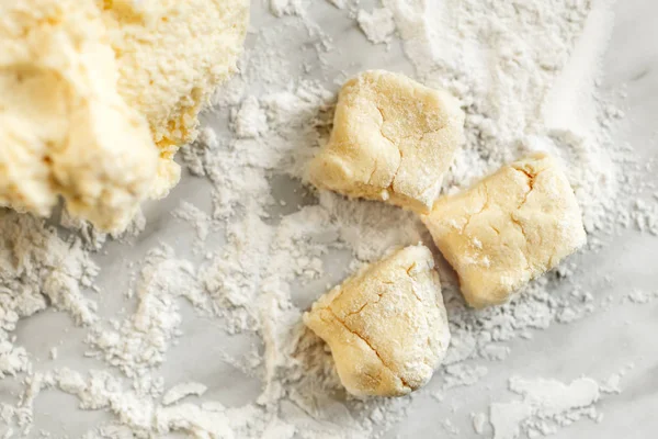 süzme peynir köfte lor hamur kaynama önce tablo ile