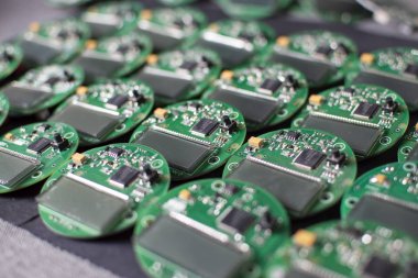 ekran, mikroçip ve işlemci ile yuvarlak elektronik panoları, birçok metre bileşenleri