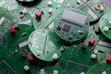 ekran, mikroçip ve işlemci ile yuvarlak elektronik panoları, birçok metre bileşenleri
