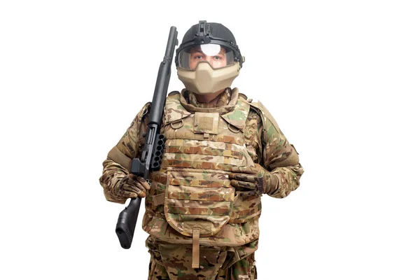 바탕에 산탄총을 특공대 무기를 군인의 초상화 — 스톡 사진