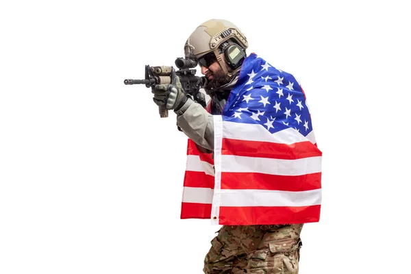 Amerikaanse Soldaat Uniform Met Amerikaanse Vlag Een Witte Geïsoleerde Achtergrond — Stockfoto