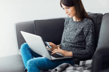 Kadın iş pc ve kredi kartı, iş