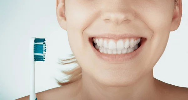 女性の歯をクローズ アップ — ストック写真
