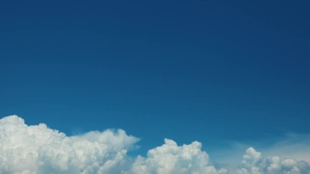 Pomeriggio time lapse del lago italiano e cielo azzurro — Video Stock