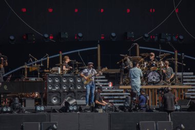 Great Lawn, Central Park, New York - 27 Eylül: Adam Lambert ile Queen Küresel Vatandaş Festivali sırasında ses kontrolü gerçekleştirmek. Editoryal