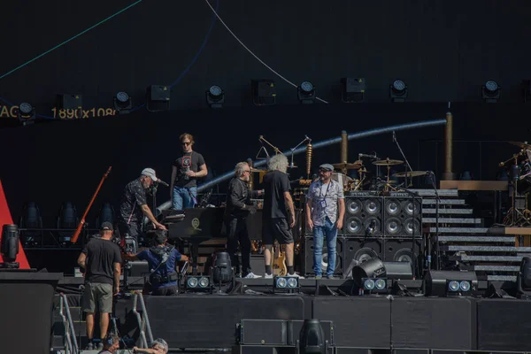 Great Lawn, Central Park, New York-september 27: drottning med Adam Lambert utföra ljudkontroll under global Citizen Festival. Redaktionella — Stockfoto