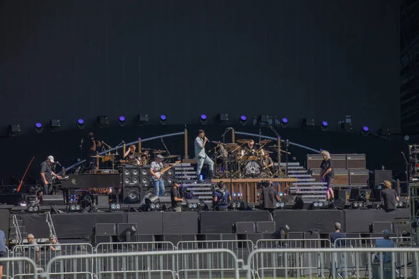 Groot gazon, Central Park, New York-27 september: koningin met Adam Lambert voeren soundcheck tijdens Global Citizen Festival. Redactionele — Stockfoto