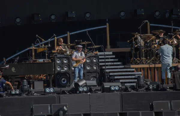 Groot gazon, Central Park, New York-27 september: koningin met Adam Lambert voeren soundcheck tijdens Global Citizen Festival. Redactionele — Stockfoto