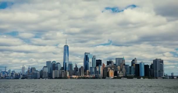 New York şehrinin silueti. - Manhattan. 4k — Stok video