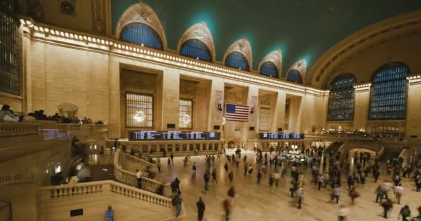 New York City, Egyesült Államok - 2019. október 1. Time Lapse of Tourists People Walk in Grand Central Station in New York City Day. 4k — Stock videók
