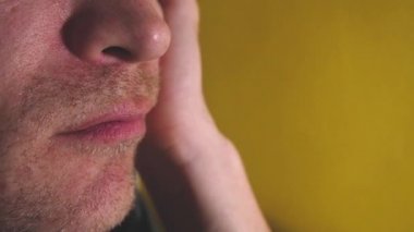 Alkollü içkiler viski evde.