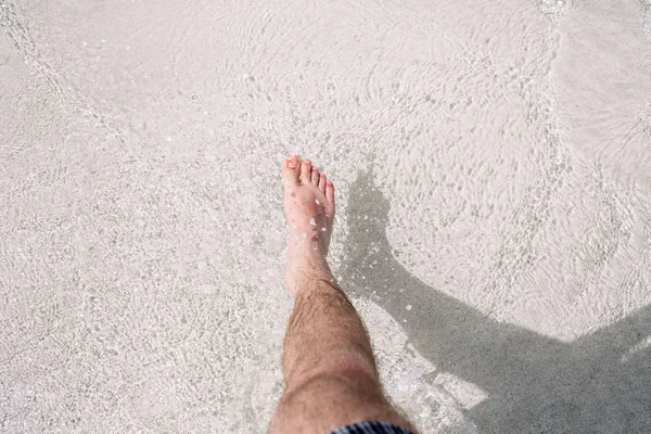 Vacaciones Playa Del Océano Verano Caminar Largo Del Agua Cristalina —  Fotos de Stock