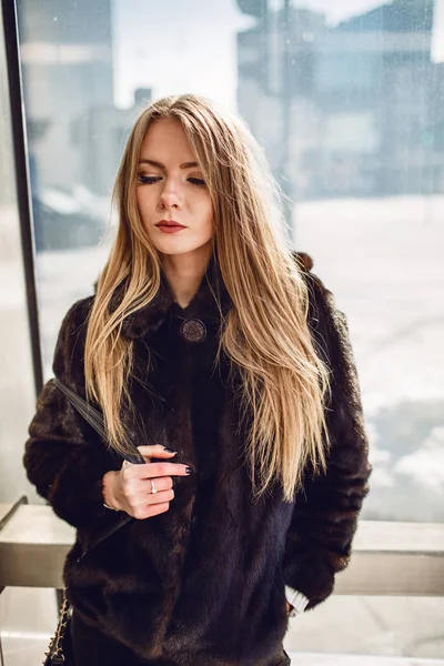 Mode Outdoor Foto Einer Wunderschönen Sinnlichen Frau Mit Blonden Haaren — Stockfoto