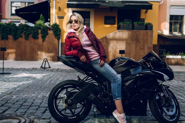 Krásné Ženy Mladé Krásné Sexy Bruneta Sedí Černé Motorce Moto — Stock fotografie