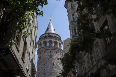 Galata Kulesi, Istanbul'a geldiğinde hangi akla gelen, dünyanın en eski kulelerinden biri kabul edilir. Onun heybetli yapısıyla bu şehrin yüz yıllardır gözlemleyerek.