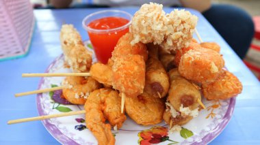 Kızarmış balık ve köfte.