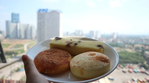 自家製ストロベリーと抹茶ケーキ — ストック写真