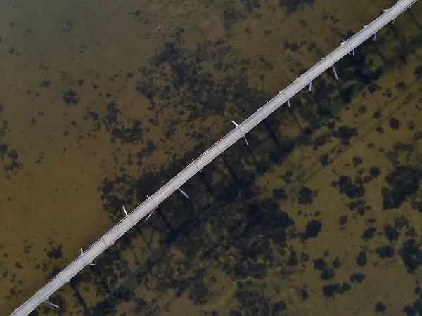 Vista Aérea Ponte Sobre Lago Drone Foto — Fotografia de Stock