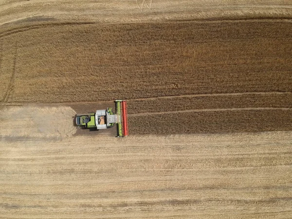 Aerial View Combine Harvester Working Fields Drone Photo — Stock Photo, Image