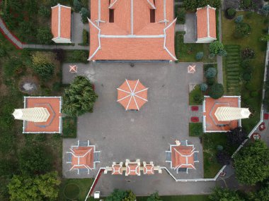 Truc Lam Tapınağı, Ukrayna 'nın Kharkiv kentindeki geleneksel Budist tapınağı. İHA 'dan hava görüntüsü