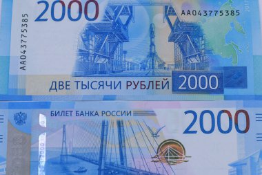 Yeni Rus parası 2000 Rublesi nominal değeri ile