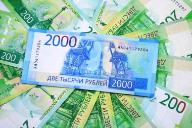 Yeni Rus parası. 2000 ruble u kapatın