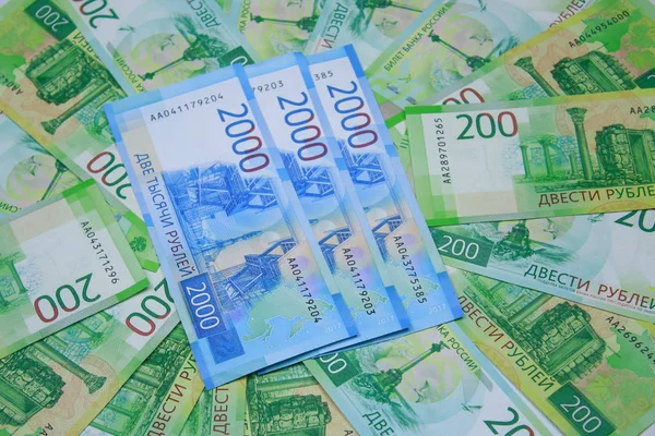 Trzy Nowe Tysięcy Leżą Tle Rosyjski Banknotów Zamknij — Zdjęcie stockowe