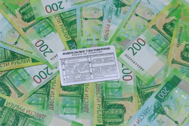 Sürücü belgesi üzerinde yeni Rus mone olduğunu