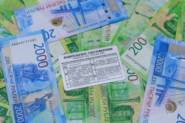 Sürücü belgesi üzerinde yeni Rus mone olduğunu