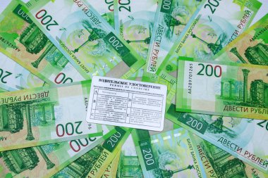 Sürücü belgesi yeni Rus 200 ruble mone üzerinde olduğunu