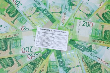 Sürücü belgesi yeni Rus 200 ruble mone üzerinde olduğunu