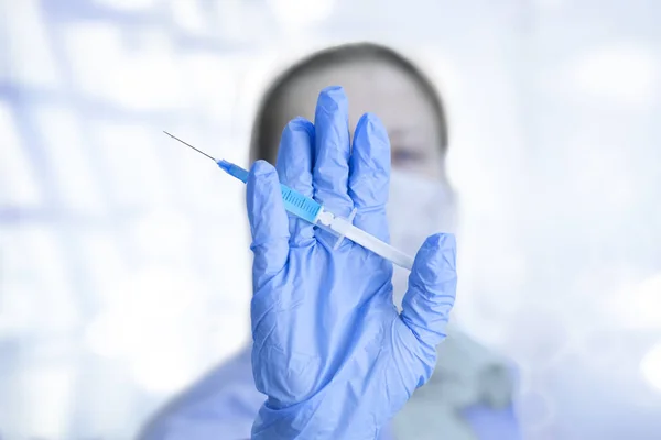 概念医生与疫苗注射器 Bacter 的保护 — 图库照片