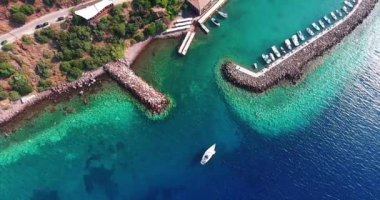 Assos Behramkale olarak veya kısa Behram için bilinen, anakkale ilinin Ayvack ilçesinde tarihsel olarak zengin bir kasaba olduğunu.