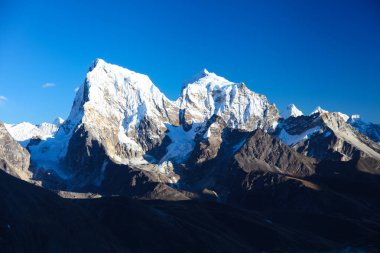 Şaşırtıcı Dağları Himalayalar - Nepal üzerinde.