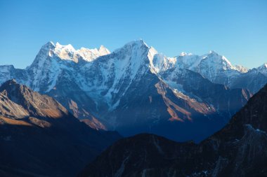 Şaşırtıcı Dağları Himalayalar - Nepal üzerinde.
