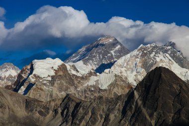 Şaşırtıcı Dağları Himalayalar - Nepal üzerinde.