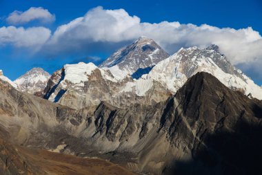 Şaşırtıcı Dağları Himalayalar - Nepal üzerinde.