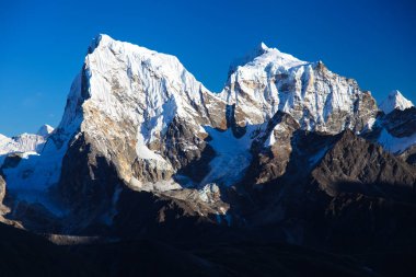 Şaşırtıcı Dağları Himalayalar - Nepal üzerinde.