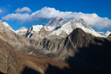 Şaşırtıcı Dağları Himalayalar - Nepal üzerinde.