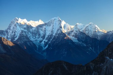 Şaşırtıcı Dağları Himalayalar - Nepal üzerinde.