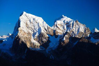 Şaşırtıcı Dağları Himalayalar - Nepal üzerinde.