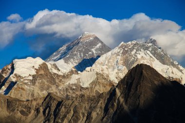 Şaşırtıcı Dağları Himalayalar - Nepal üzerinde.