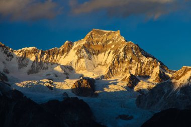 Şaşırtıcı Dağları Himalayalar - Nepal üzerinde.