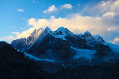 Şaşırtıcı Dağları Himalayalar - Nepal üzerinde.