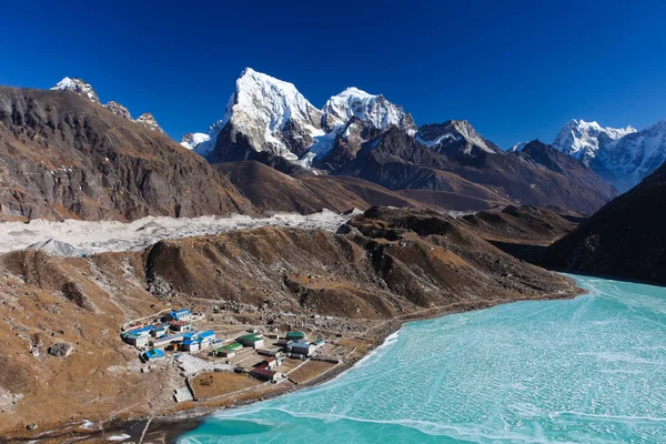 ヒマラヤ ネパールの驚くべき山々 — ストック写真