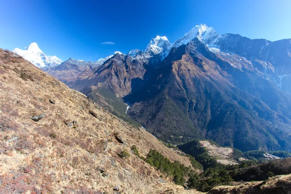 Şaşırtıcı Dağları Himalayalar Üzerinde — Stok fotoğraf